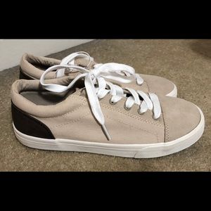 Art Class youth size 4 shoes